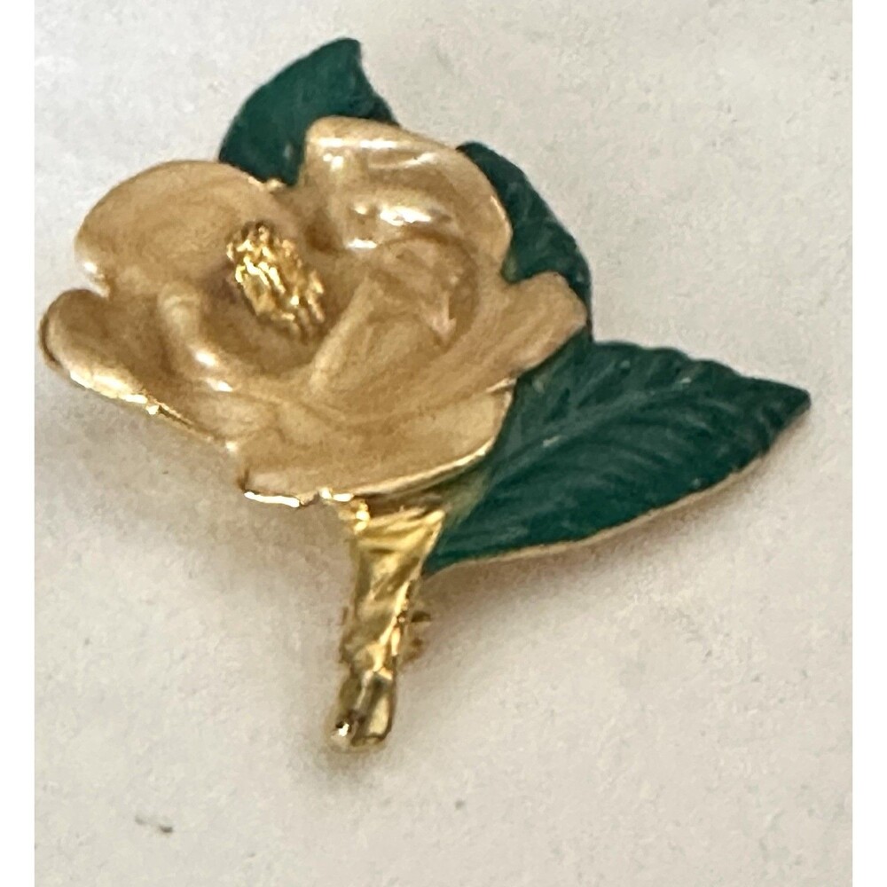 Vintage Made In USA Pale Yellow Rose Flower Brooch Green Enamel Gold Tone Pin